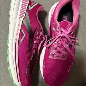 Size 9 - Brooks Adrenaline GTS 23
Fuchsia Running Women’s Shoes